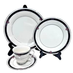 Noritake Etienne #7260 Fine Bone China Japan 4-Piece Place Setting-Exceptional!